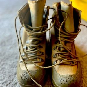 Bates E03512C Combat Hiking Boots.